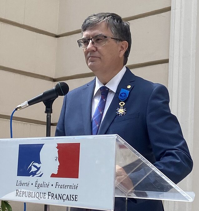 Domnul Mircea Dumitru, Ofițer al Ordinului Palmelor Academice
