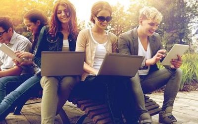 Studenții Universității din București, invitați de UNIHUB și de Bursa de Valori București la două workshopuri pe teme de educație financiară și antreprenoriat